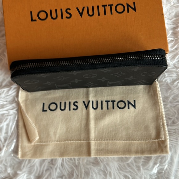 Louis Vuitton Monogram Zippy Wallet - Picture 7 of 8
